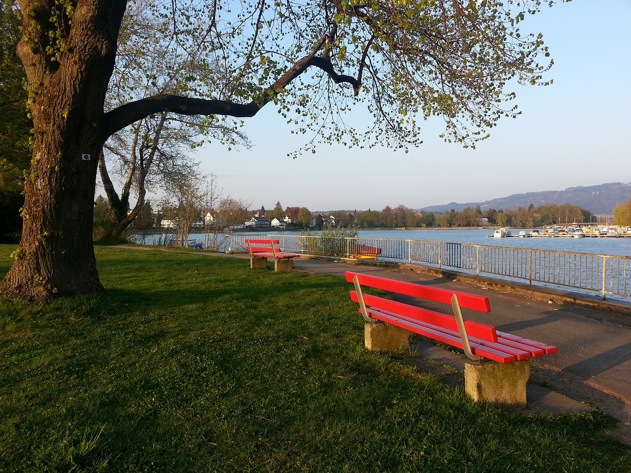 更映射出足 更映射出足